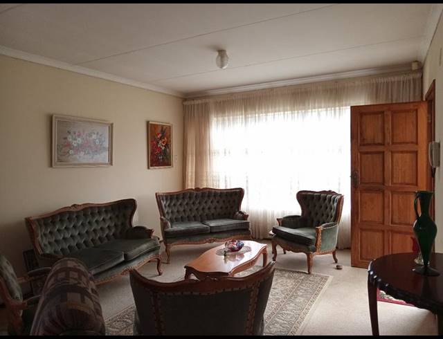 3 BEDROOM TOWNHOUSE FOR SALE IN CULEMBORG PARK